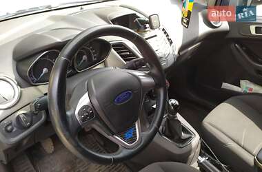Хэтчбек Ford Fiesta 2016 в 