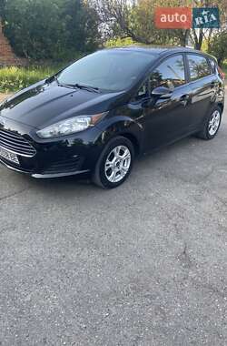 Хэтчбек Ford Fiesta 2015 в 