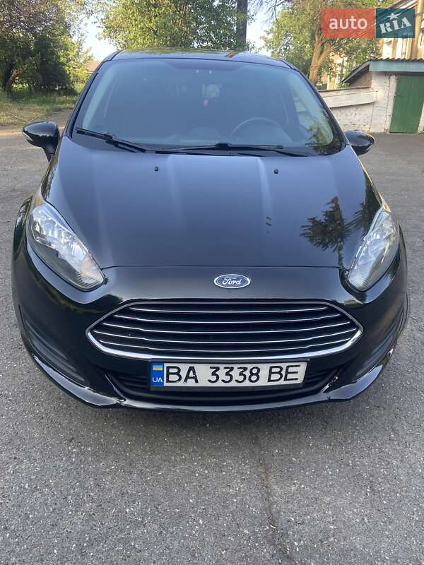 Хэтчбек Ford Fiesta 2015 в 