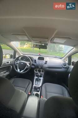 Хэтчбек Ford Fiesta 2015 в 