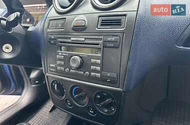 Хэтчбек Ford Fiesta 2007 в 