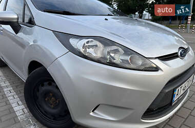 Хэтчбек Ford Fiesta 2012 в 