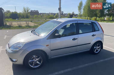 Хэтчбек Ford Fiesta 2002 в 
