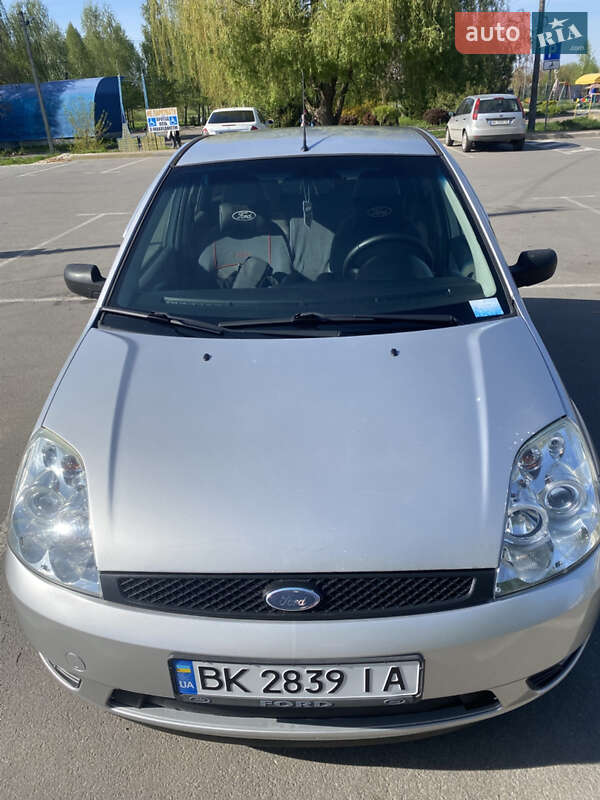 Хэтчбек Ford Fiesta 2002 в Здолбунове