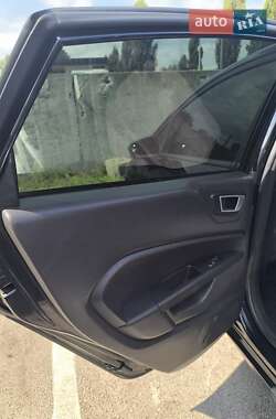 Хэтчбек Ford Fiesta 2016 в 