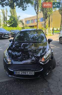 Хэтчбек Ford Fiesta 2016 в 