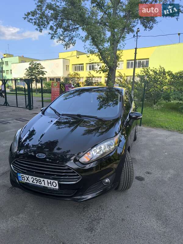 Хэтчбек Ford Fiesta 2016 в 