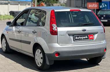 Хэтчбек Ford Fiesta 2005 в 