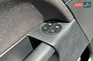Хэтчбек Ford Fiesta 2005 в 