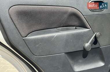 Хэтчбек Ford Fiesta 2005 в 