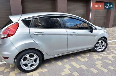 Хэтчбек Ford Fiesta 2012 в 