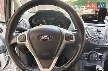Хэтчбек Ford Fiesta 2012 в 