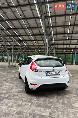 Хэтчбек Ford Fiesta 2016 в 
