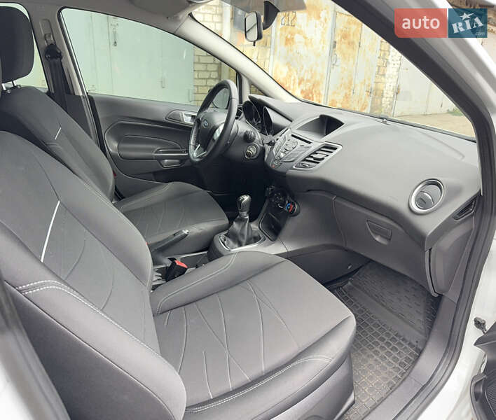 Хетчбек Ford Fiesta 2015 в Києві