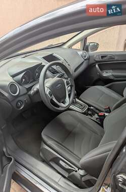 Хэтчбек Ford Fiesta 2018 в 