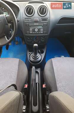 Хэтчбек Ford Fiesta 2007 в 