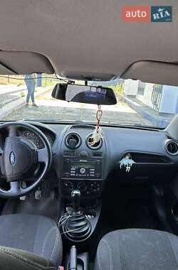Хэтчбек Ford Fiesta 2008 в 