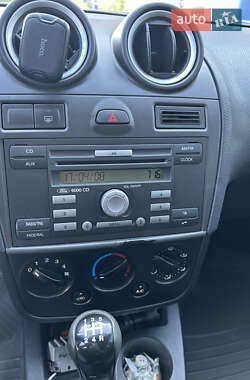 Хэтчбек Ford Fiesta 2008 в 