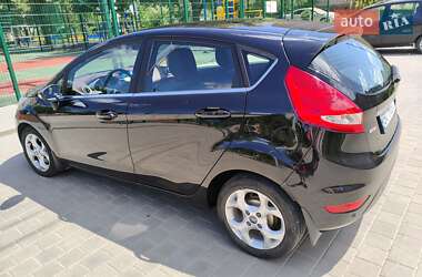 Хэтчбек Ford Fiesta 2011 в 