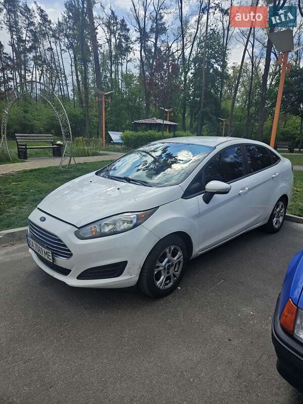 Седан Ford Fiesta 2015 в Києві