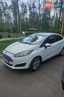 Седан Ford Fiesta 2015 в 