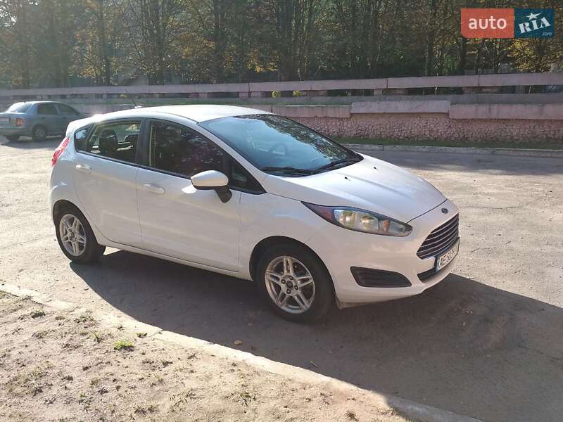 Хэтчбек Ford Fiesta 2017 в 
