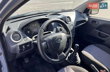Хэтчбек Ford Fiesta 2006 в 