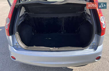 Хэтчбек Ford Fiesta 2006 в 