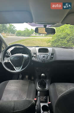 Хэтчбек Ford Fiesta 2012 в 