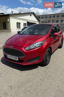 Хэтчбек Ford Fiesta 2015 в 