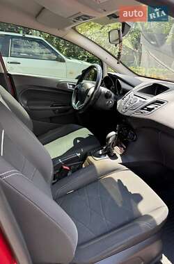 Хэтчбек Ford Fiesta 2015 в 