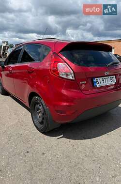 Хэтчбек Ford Fiesta 2015 в 