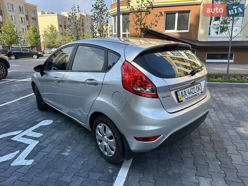 Хэтчбек Ford Fiesta 2011 в Киеве