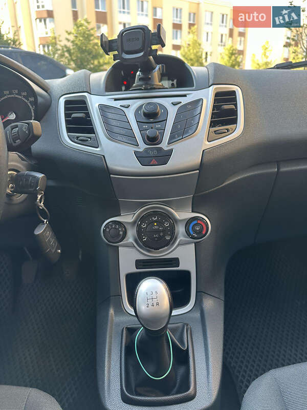 Хэтчбек Ford Fiesta 2011 в Киеве