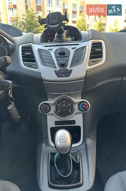 Хэтчбек Ford Fiesta 2011 в 