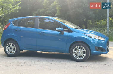 Хэтчбек Ford Fiesta 2016 в 