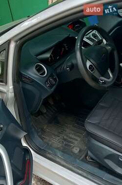 Хэтчбек Ford Fiesta 2012 в 