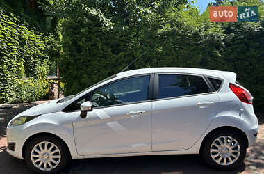 Хэтчбек Ford Fiesta 2015 в 