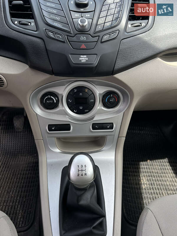Хэтчбек Ford Fiesta 2015 в Хмельницком