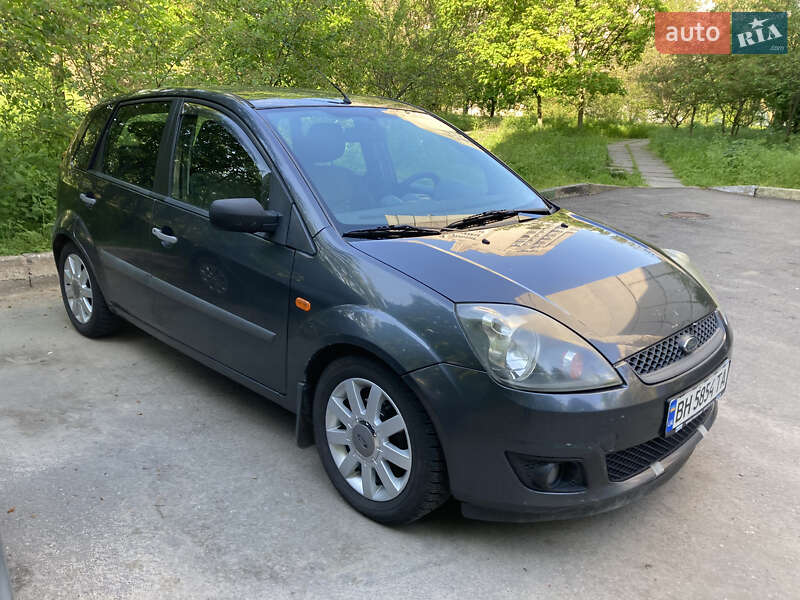 Хэтчбек Ford Fiesta 2006 в Измаиле