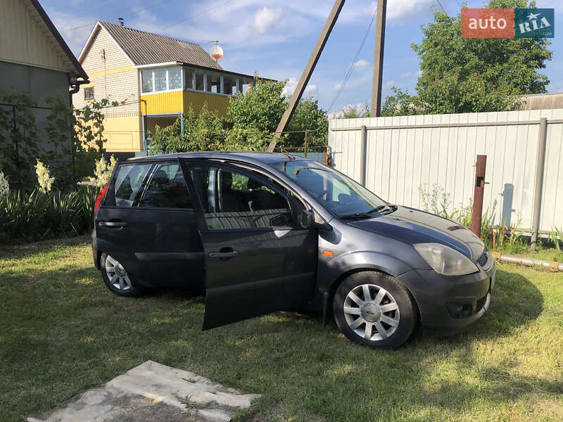Хэтчбек Ford Fiesta 2006 в Измаиле