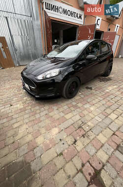 Хетчбек Ford Fiesta 2015 в Чернівцях