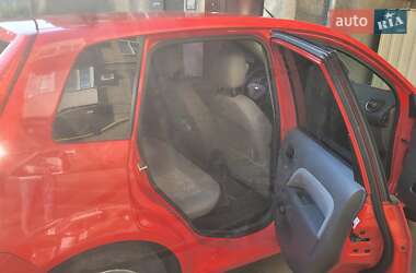 Хэтчбек Ford Fiesta 2003 в 