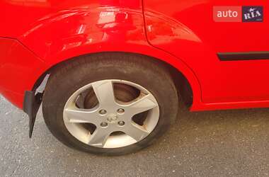 Хэтчбек Ford Fiesta 2003 в 