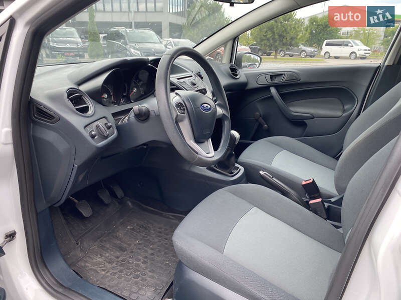 Хэтчбек Ford Fiesta 2012 в Львове