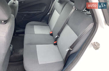 Хэтчбек Ford Fiesta 2012 в 