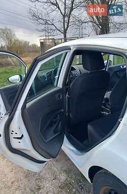 Хэтчбек Ford Fiesta 2016 в 