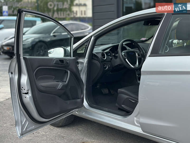 Седан Ford Fiesta 2019 в Шептицькому