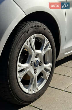 Хетчбек Ford Fiesta 2013 в 