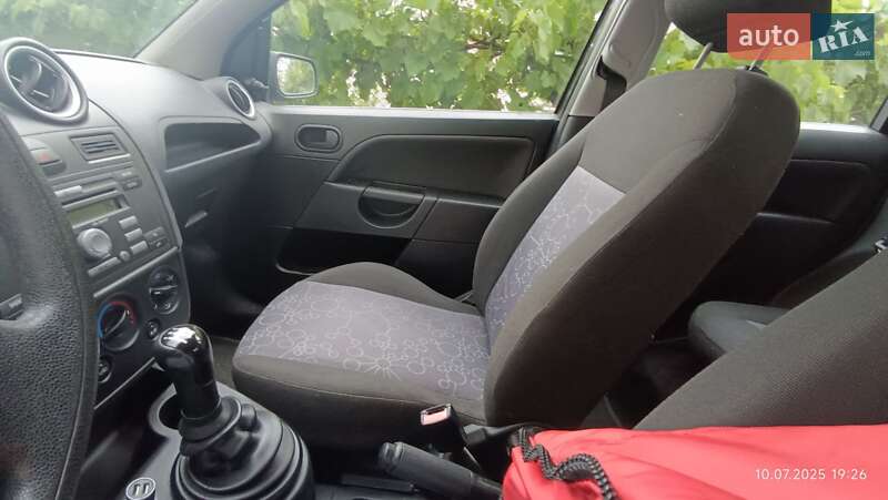 Хэтчбек Ford Fiesta 2005 в Тлумаче